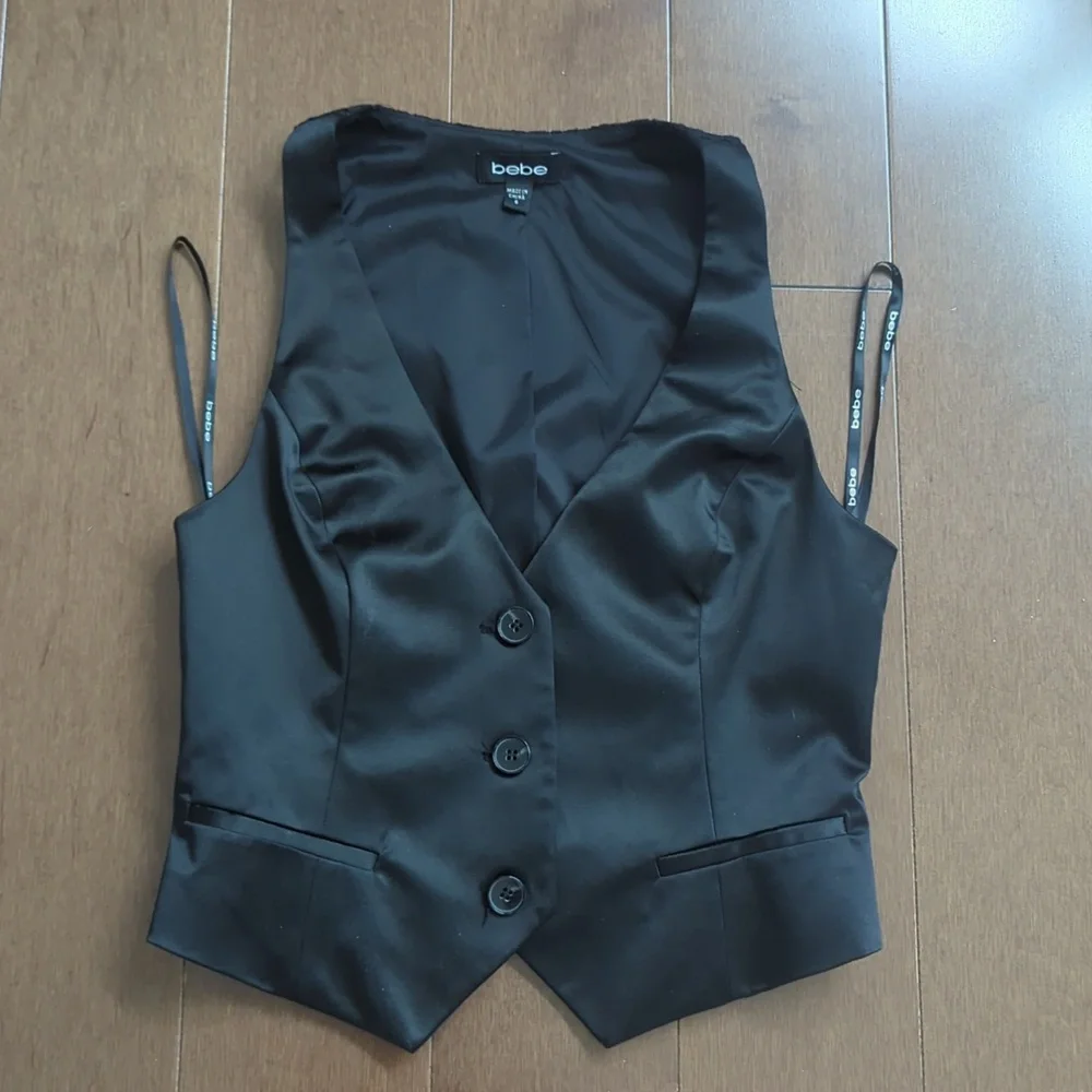 🖤 BEBE Black Vest 🖤 Satin & Lace detail  NWOT - Picture 2 of 7